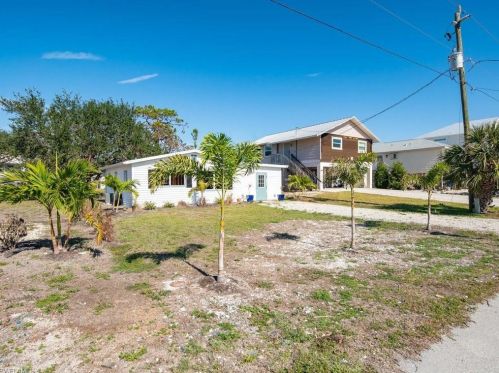 4730 Swordfish St, Bonita Springs, FL 34134-7116