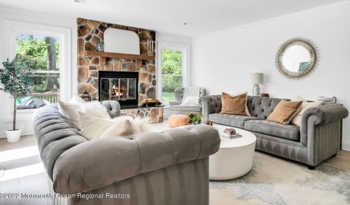 4 Constitution Dr, Leonardo NJ  07737-1808 exterior