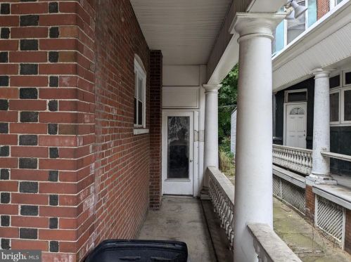 5114 Broad St, Philadelphia, PA 19141-1405