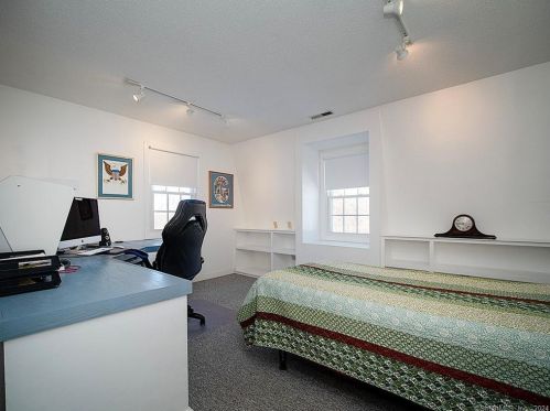 40 Sugar Hill Rd, North Haven CT  06473-4013 exterior