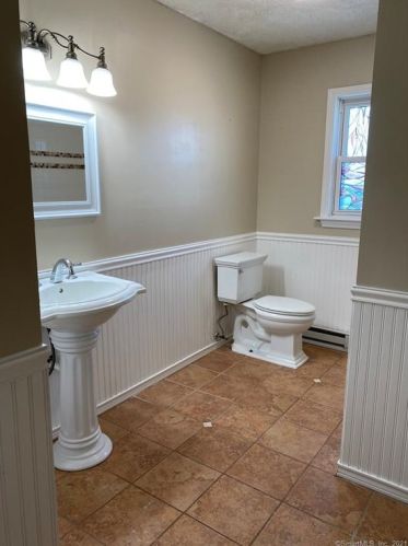 197 Pinecrest Dr, Waterbury CT  06708-1860 exterior