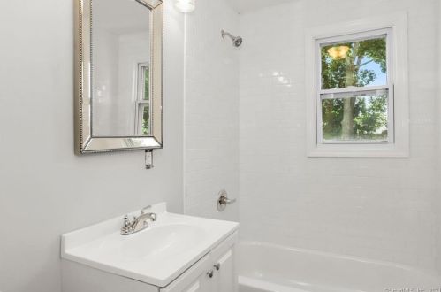 719 Queen St, Bridgeport CT  06606-3379 exterior