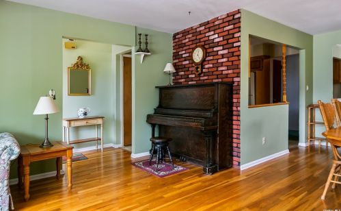 2047 Hancock Ave, North Bellmore NY  11710-1516 exterior