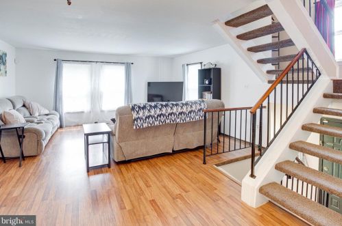 3522 Caledonia Cir, Woodbridge VA  22192-1063 exterior