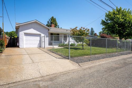 660 Hawthorne Ln, Willits CA  95490-3321 exterior