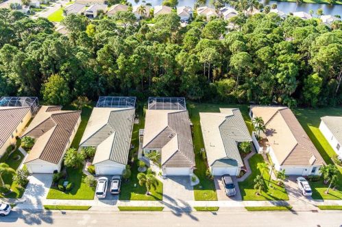 556 Indian Key Dr, Fort Pierce FL  34986-2051 exterior
