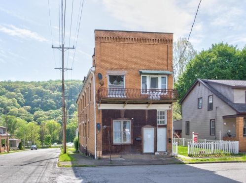 1526 2nd Ave, Beaver Falls, PA 15010-4173
