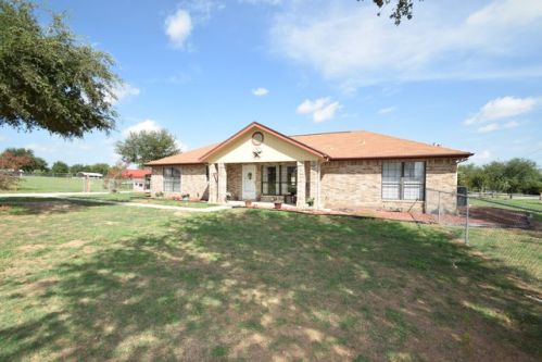 171 Country Gdns, Lavernia, TX 78121-9541