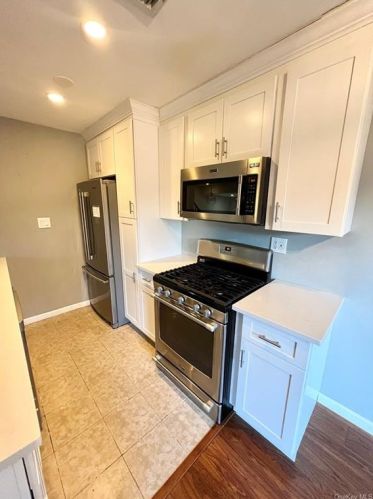 33 Homestead Village Dr, Warwick NY  10990-4211 exterior