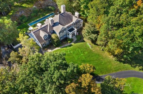 146 Hardscrabble Lake Dr, Chappaqua, NY 10514-3044