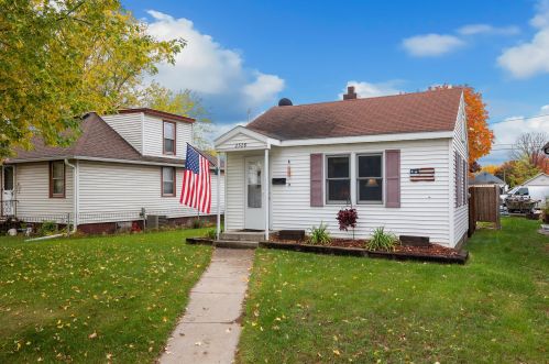 2528 East Ave, La Crosse, WI 54601-6759