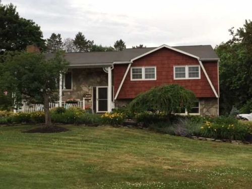 2 Cusa Dr, Highland, NY 12528-2306