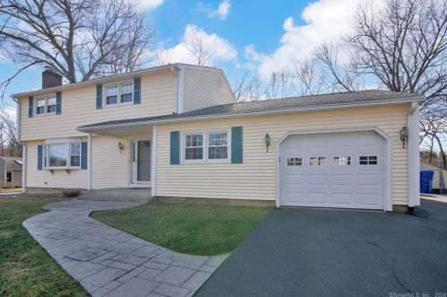37 Greenfield Dr, Wapping, CT 06074-1319