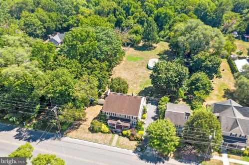 1096 Kings Hwy, Pilesgrove NJ  08098-2811 exterior