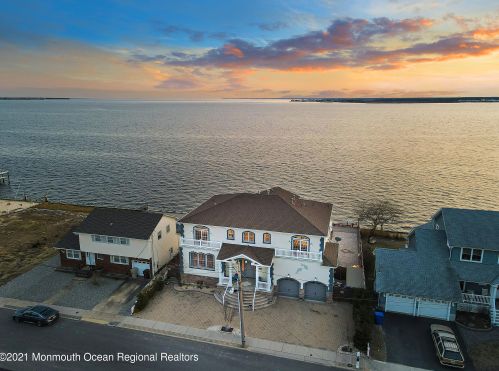 225 Sunset Dr, Pelican Island, NJ 08751-2237