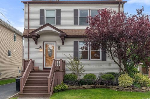 1057 Mora Pl, Woodsburgh, NY 11598-1113