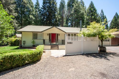5490 Robinhood Ln, Pacific House, CA 95726-9792