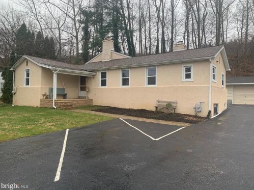 653 Gulph Rd, Norristown, PA 19406-3704