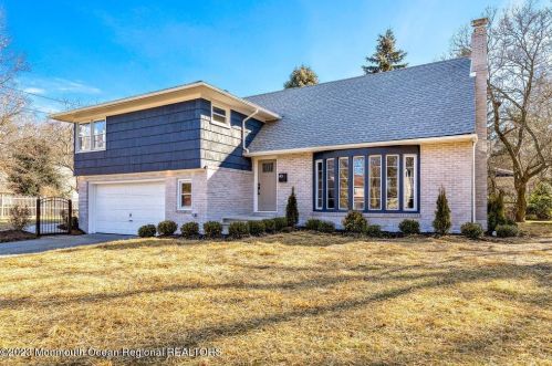 40 Wickapecko Dr, Tinton Falls, NJ 07712-4170