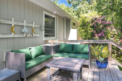 29 Seabright Ave, East Hampton, NY 11937-1865