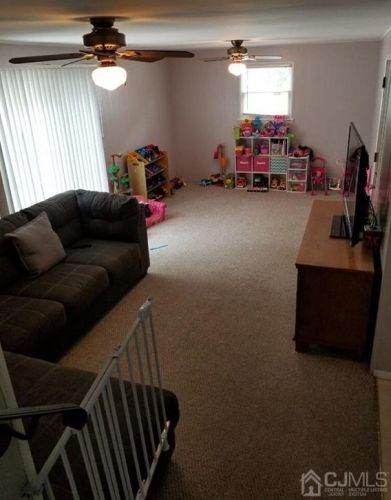 39 Dolores Dr, Metuchen NJ  08840-1707 exterior