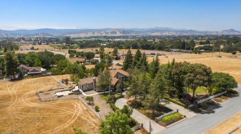 9751 Estates Dr, Gilroy, CA 95020-9189