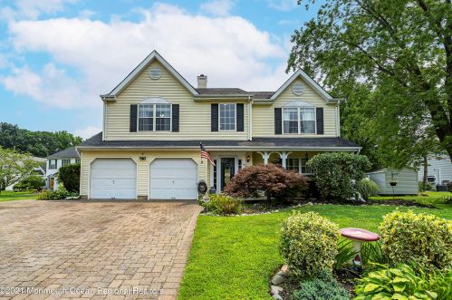 9 Wheeling Ct, Tinton Falls, NJ 07712-3100