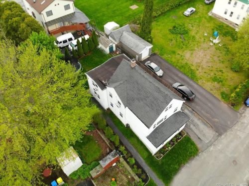 60 Russell St, Waterbury, CT 06708-3727