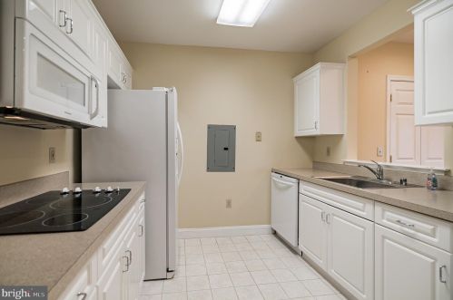 2033 Windrow Dr, Princeton NJ  08540-5023 exterior