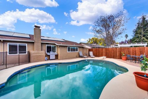 1250 Danfield Way, Vacaville CA  95687-5622 exterior