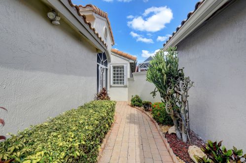 7411 Granville Ave, Boynton Beach, FL 33437-6507