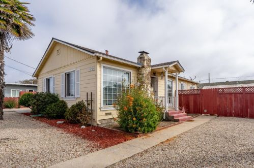 1220 Luxton St, Seaside, CA 93955-5527