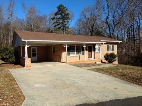 309 Duke St, Farmington, NC 27028-2505