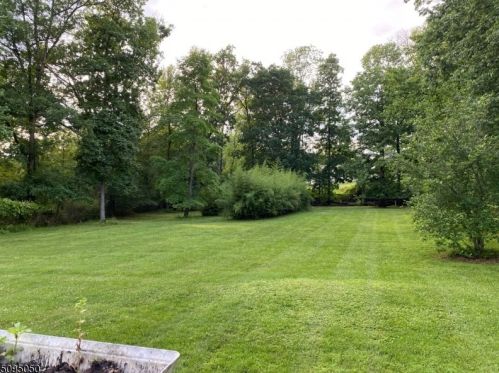 81 Ferguson Rd, Warren NJ  07059-5501 exterior