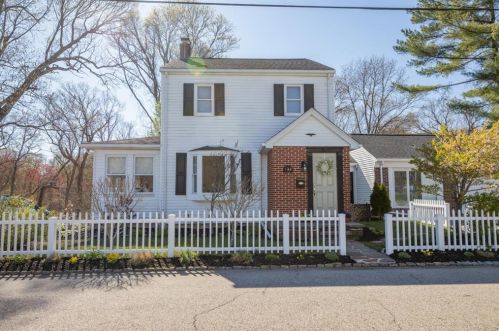 133 Bakers Creek Rd, Warwick, RI 02886-8947