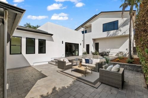 1855 Frankfort St, San Diego CA  92110-3514 exterior