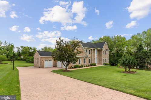 1211 Colvin Meadows Ln, Great Falls, VA 22066-1801