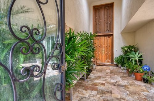 12 Rue Biarritz, Newport Beach, CA 92660-5101