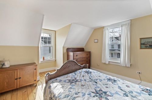 3 Riverside Pl, Gales Ferry CT  06335-1442 exterior