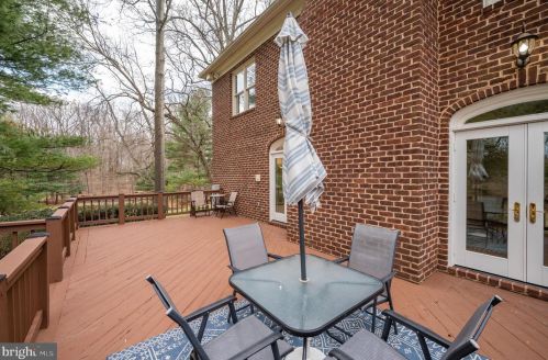 281 Golden Woods Ct, Great Falls VA  22066-4152 exterior