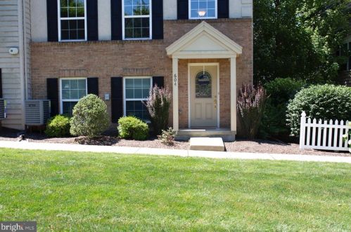 604 Petersburg Rd, Lancaster, PA 17601-8816