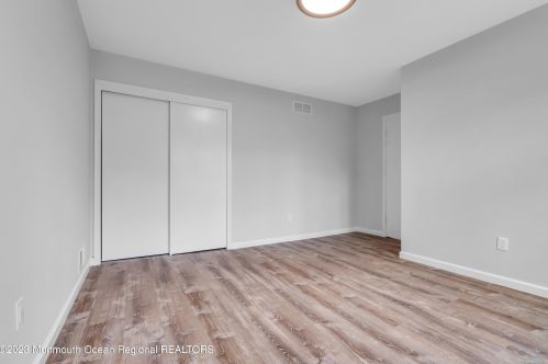21 Kenneth Dr, Tinton Falls NJ  07712-2824 exterior