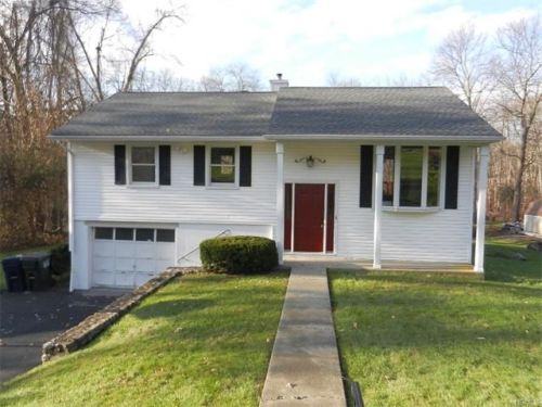 13 Perch Dr, Mahopac, NY 10541-1940