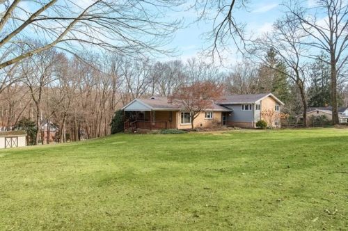 421 Bellaire Rd, Bradfordwoods, PA 15015-1341