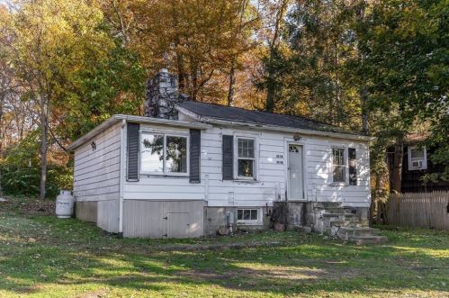 10 Deerfield Rd, Danbury, CT 06812-3015