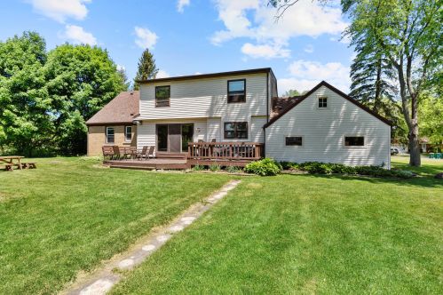1429 Homestead Trl, Thiensville, WI 53092-3214