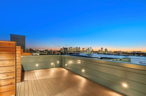 301 Border St, Boston MA exterior