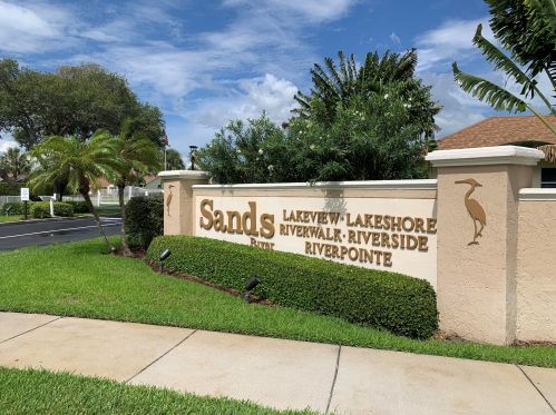 2017 Lynx Dr, Fort Pierce, FL 34949-8893