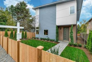 8813 Wallingford Ave, Seattle, WA 98103-4105