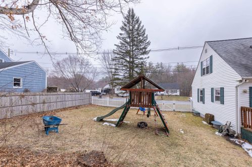 9 Country Side Dr, Nashua NH  03062-1161 exterior